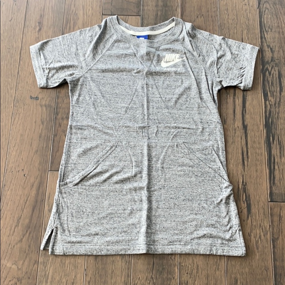 Nike women’s shirt